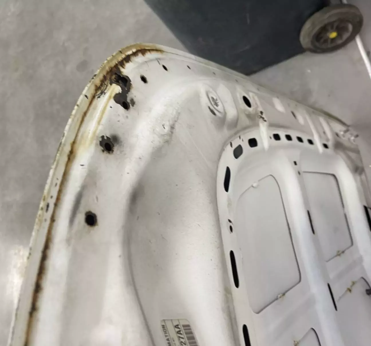 Лізе на стиках , герметик не поклали , антікр не зробили … майстри