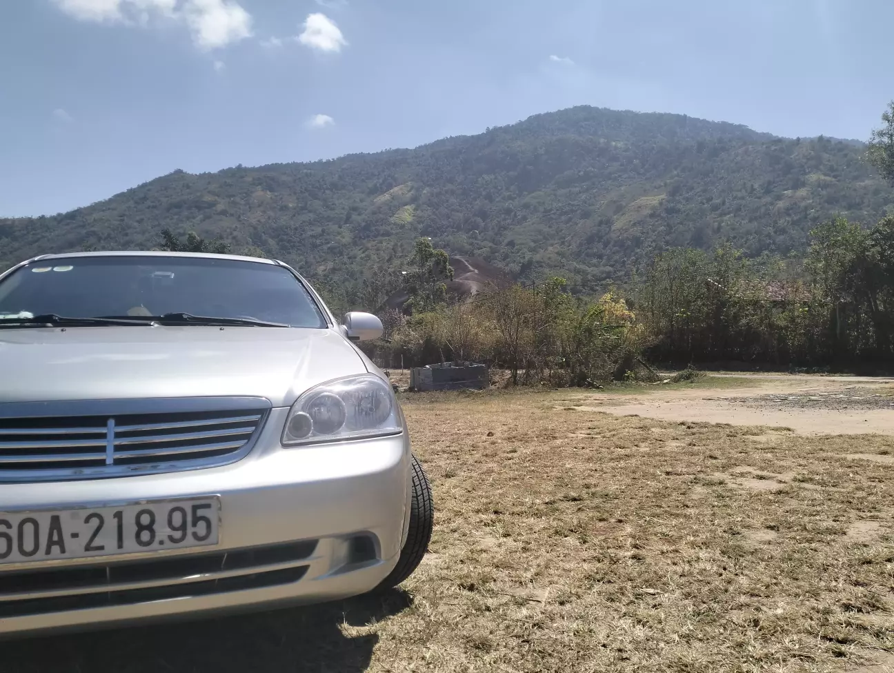 Трошки вдалося підтягнути решітку вниз. Наче зазора уже немає.