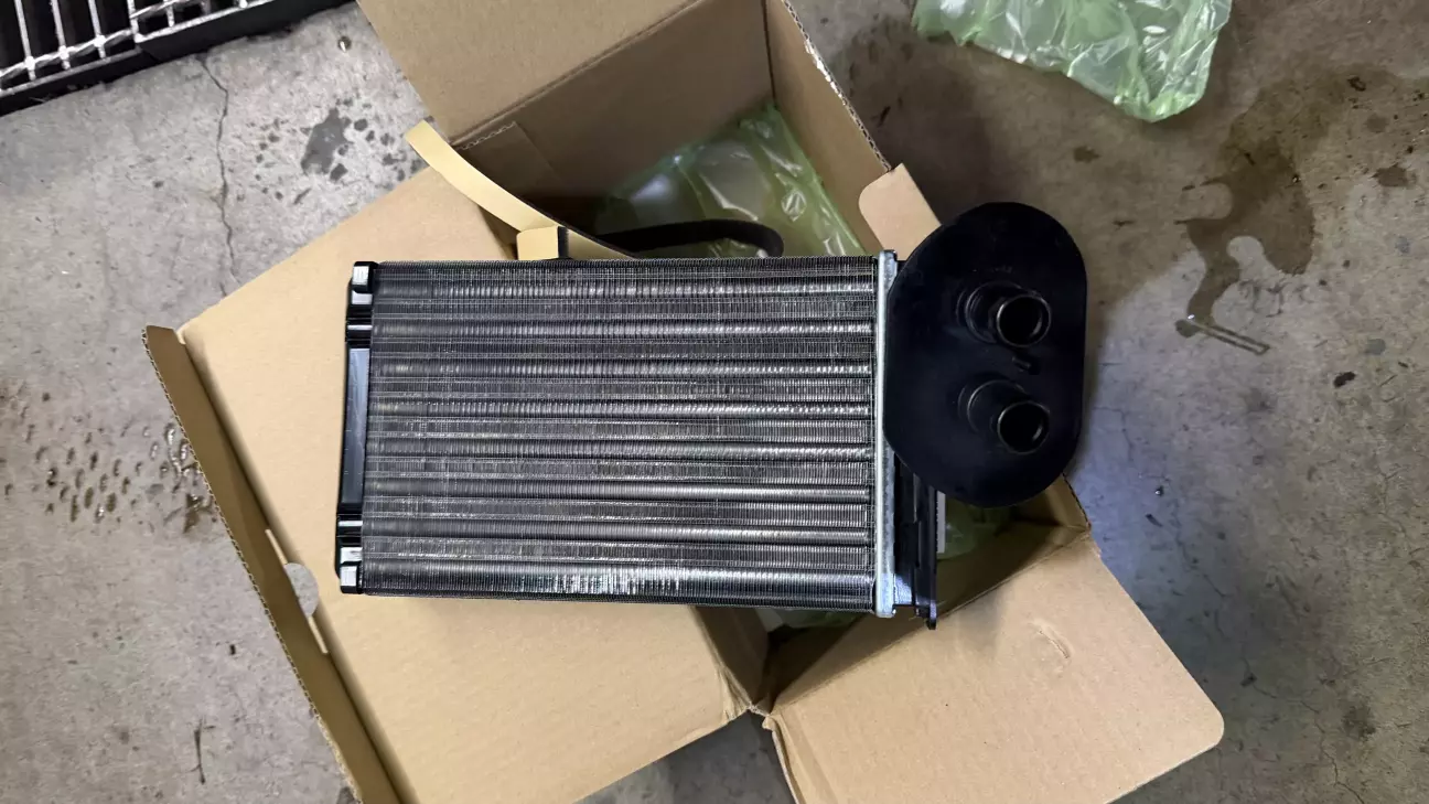 Заодно під заміну радіатор обігрівача