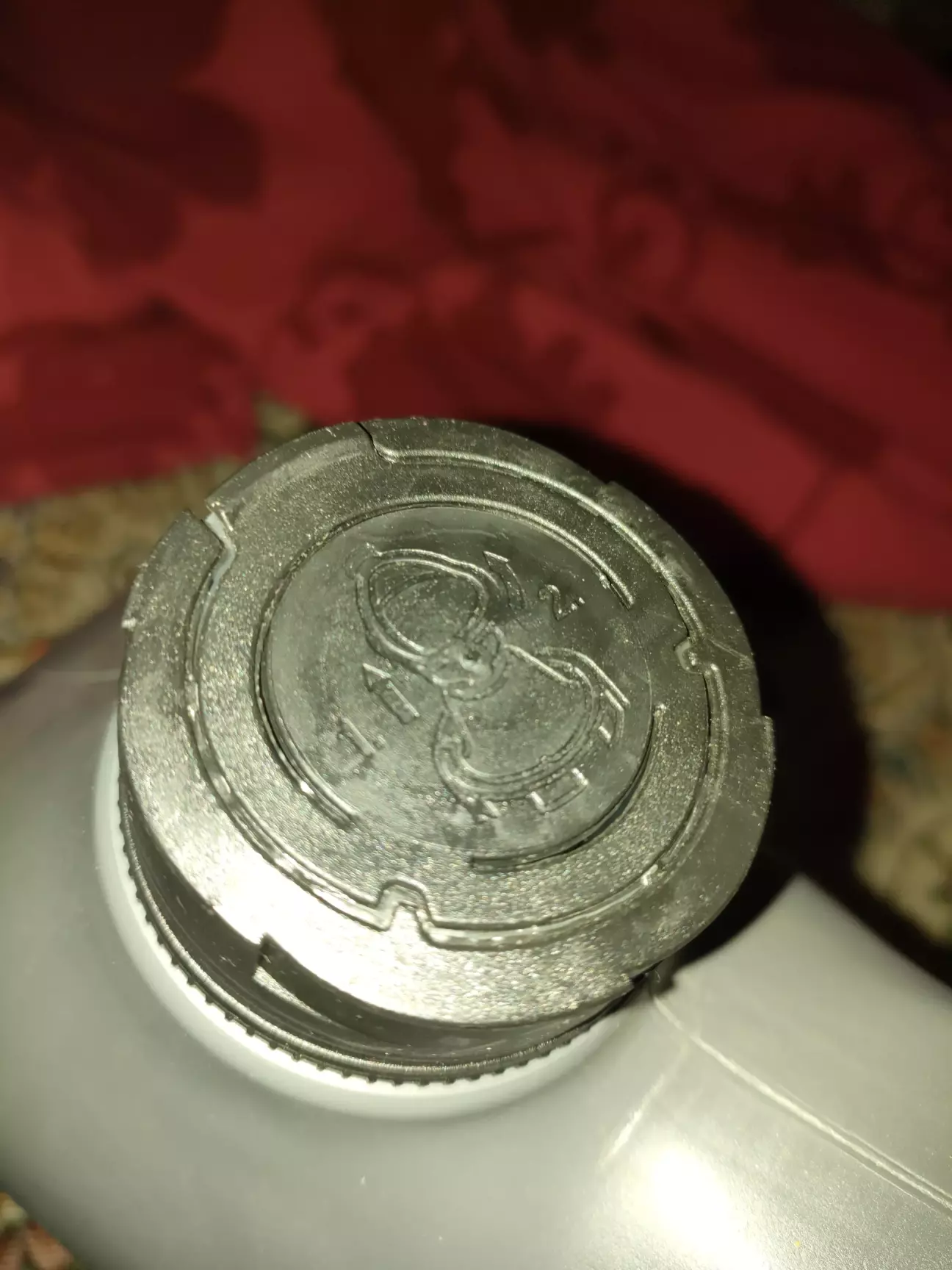 Прям как у Мобил1 и других, с выдвижным носиком. Надо ли? Врядли. Хлипковата она