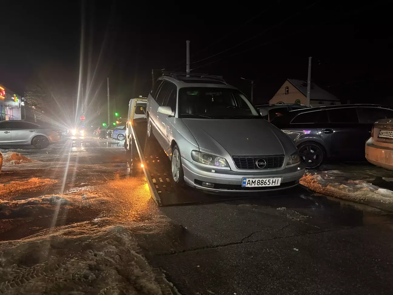 БМВ(Опель) на евакуаторі, все по канону, все правильно. Зате отримав новий експірієнс