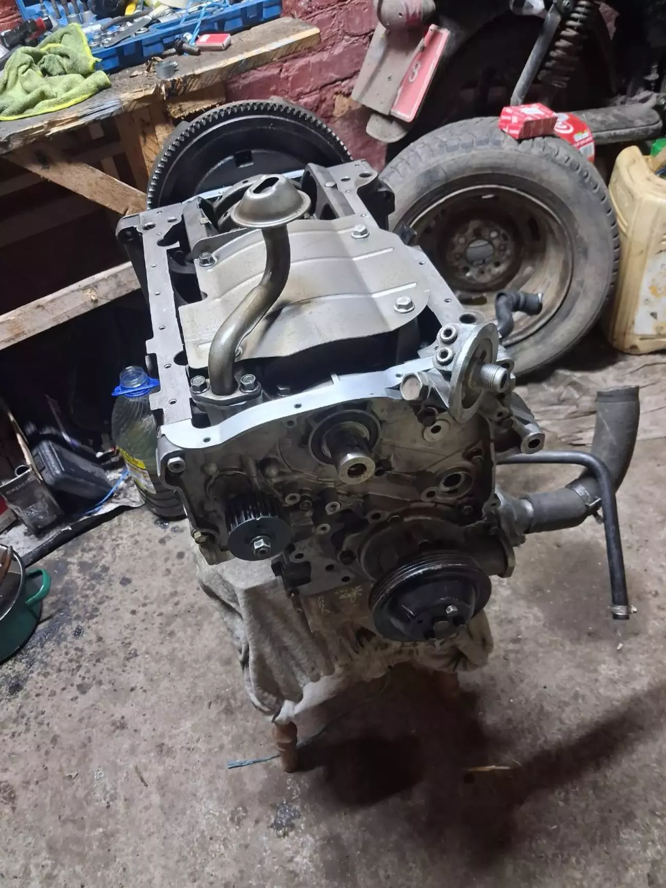 Обережніше з корпусом масляного фільтра, він дуже крихкий, але в мене без жертв.