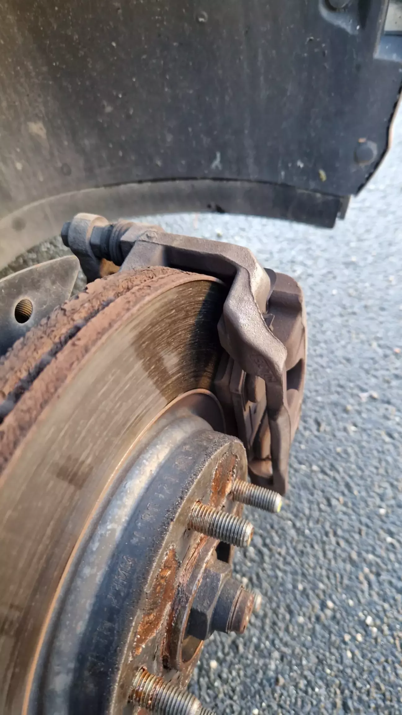 Передние колодки и собственно диск