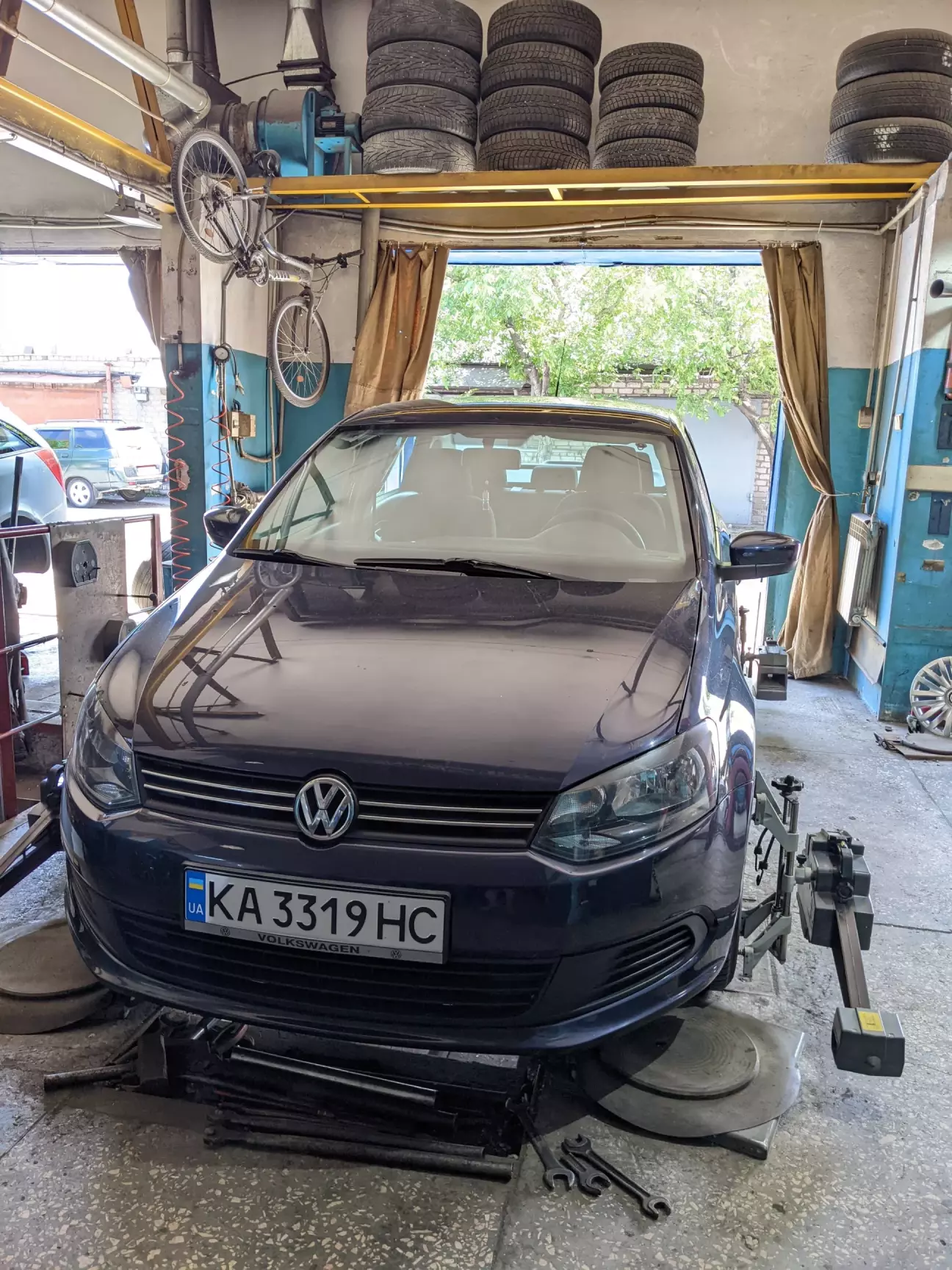 Штори на воротах СТО додаюсь одразу максимум вінтажності