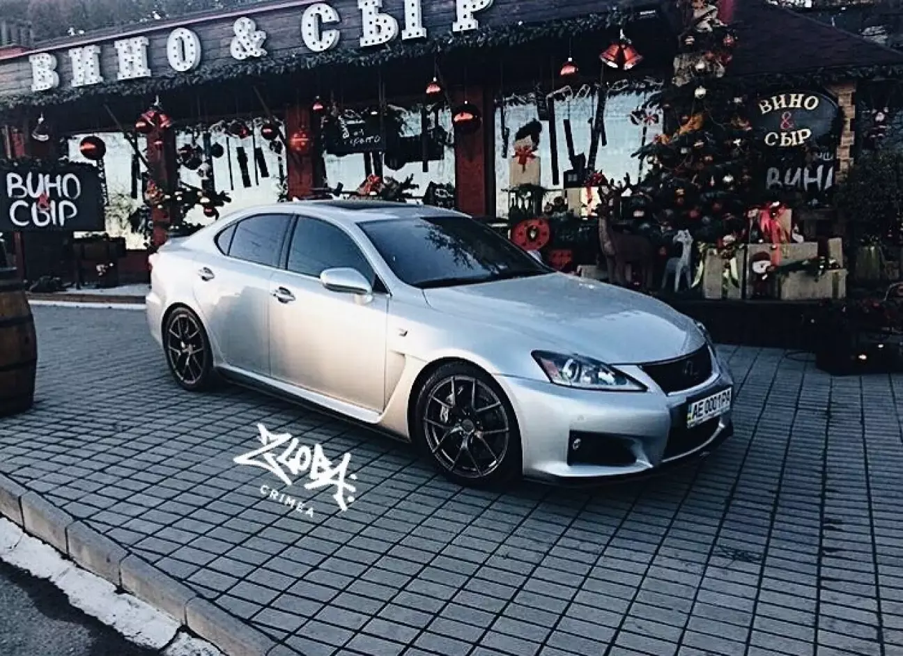 Ще на сток капоті і взагалі візуально майже сток крім рестайл фар