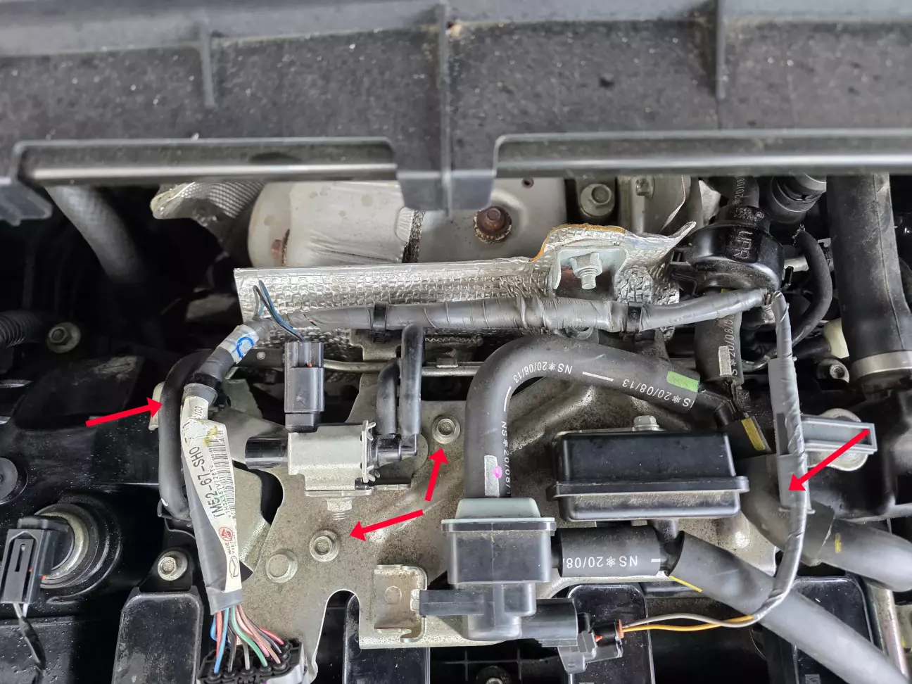 Хто блін вигадав його так поставити.. Ну хоча б на 5 см назад і питань би не було.