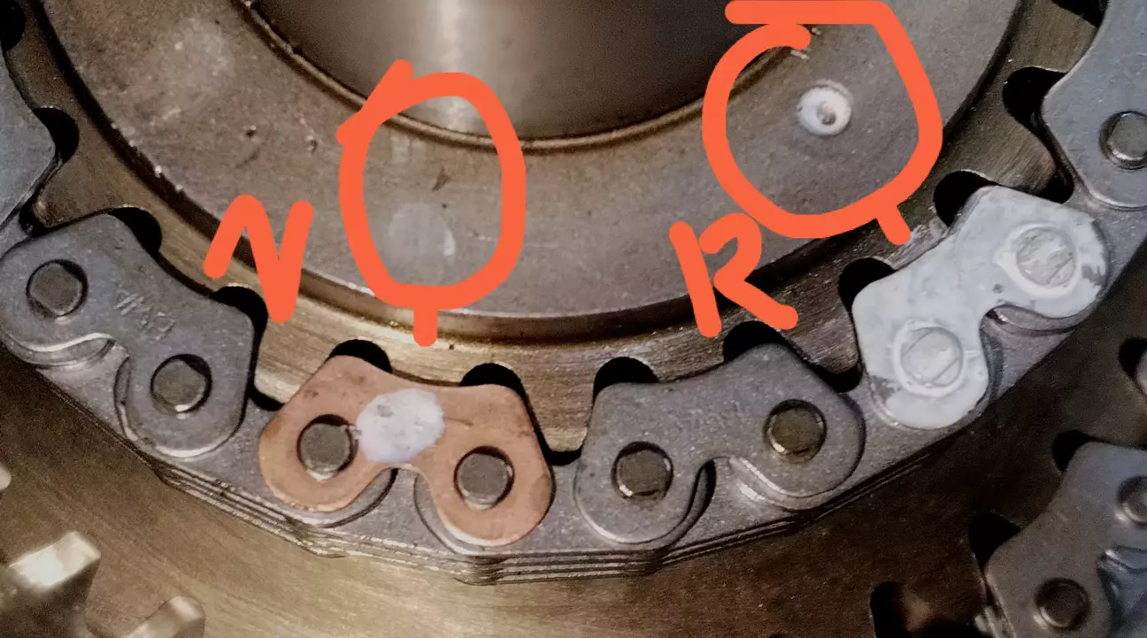 біла мітка на старому цепку а золота це нова цепь