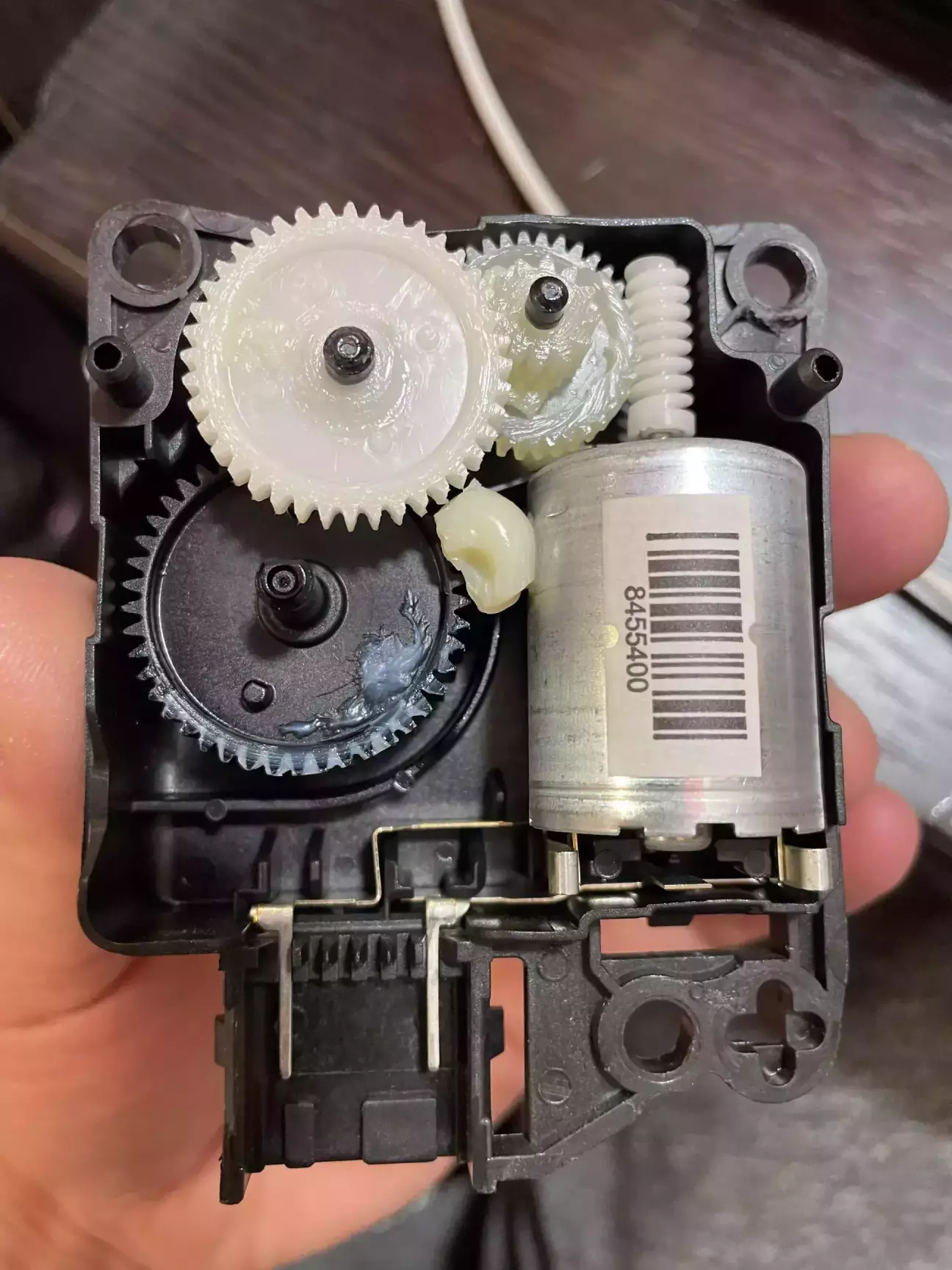 розкрив його, на перший погляд навіть все ціле