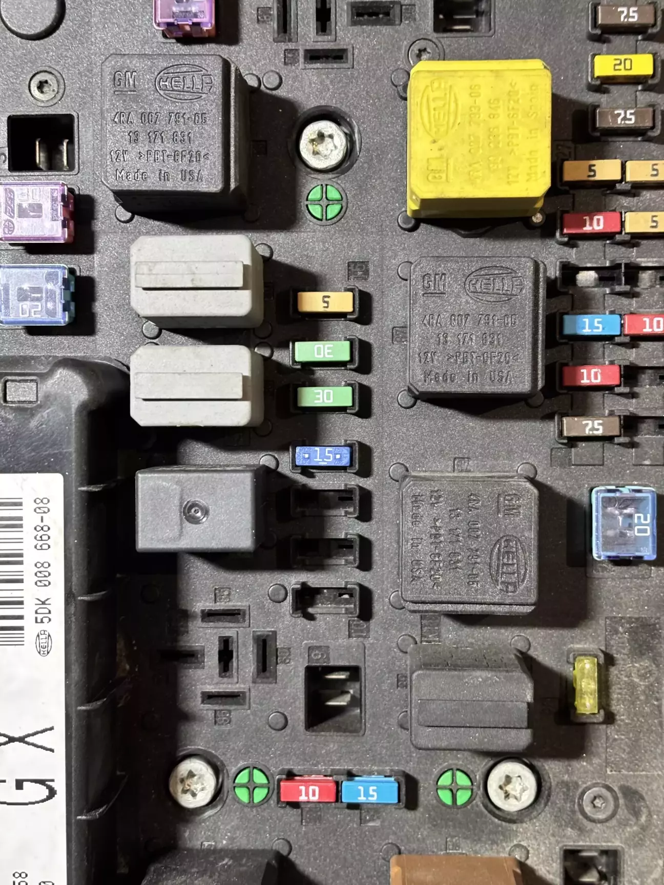 Реле и предохранитель на месте