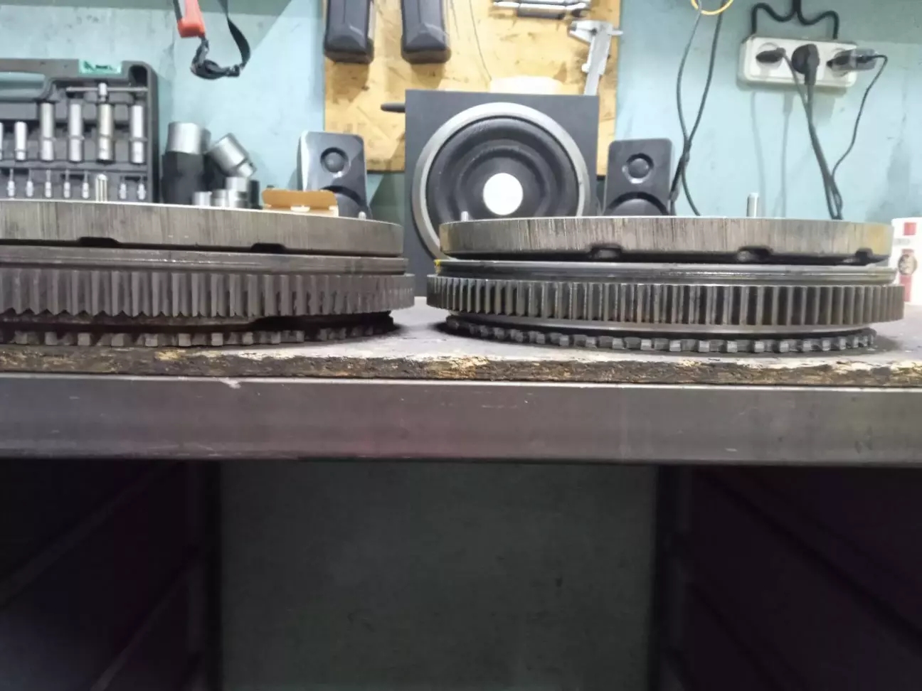 Замінили маховик. Старий вже просів і бив при вижимані