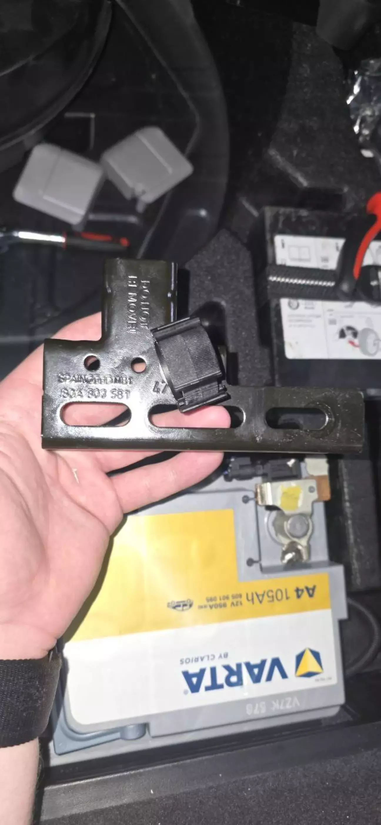 Думав, я тебе не дістану, падлюка? Що ти там про мою матінку казав?