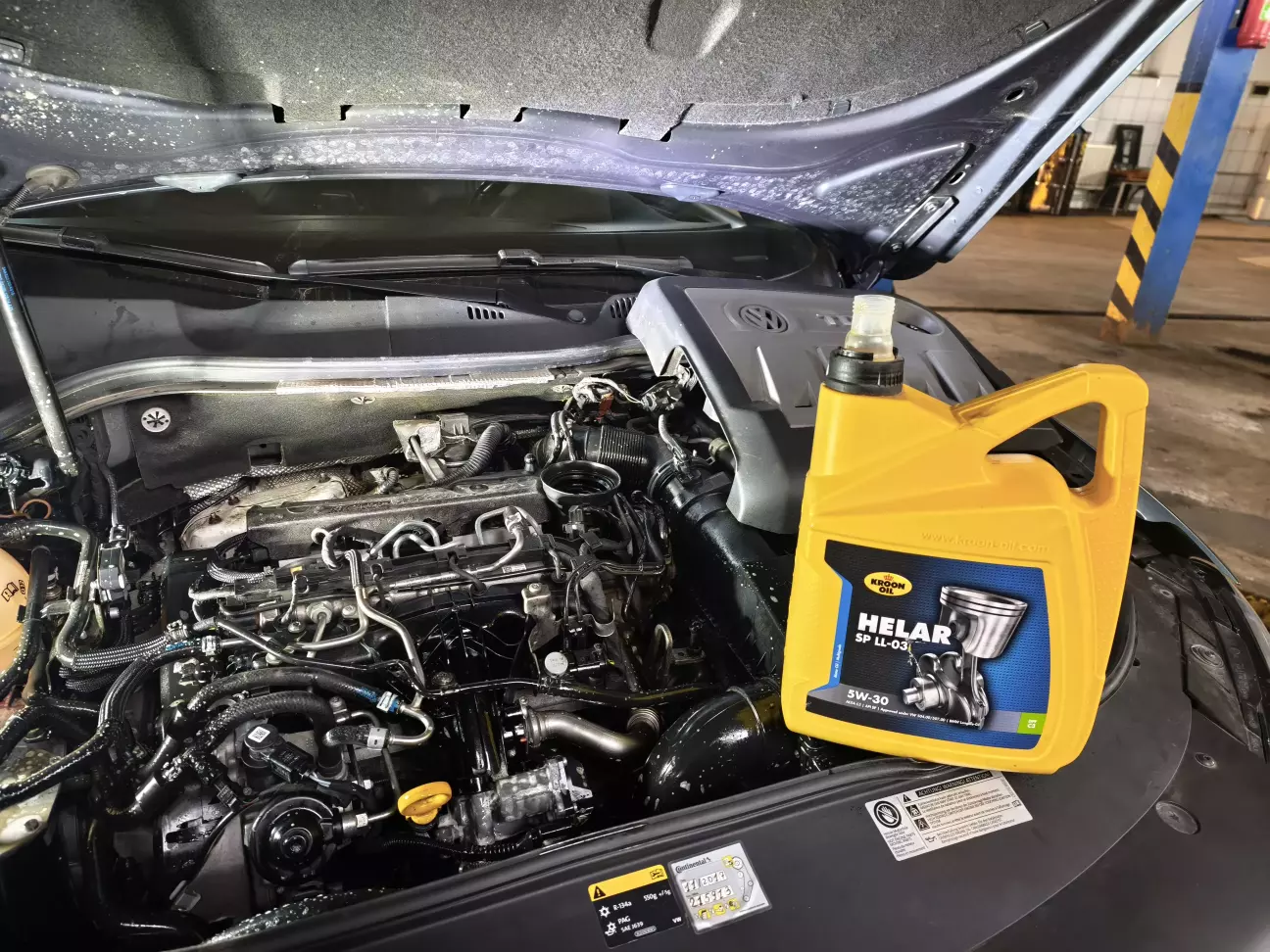 Масло також останніх 50 000 заливають тільки Kroon-Oil Helar SP 5W-30 LL-03.