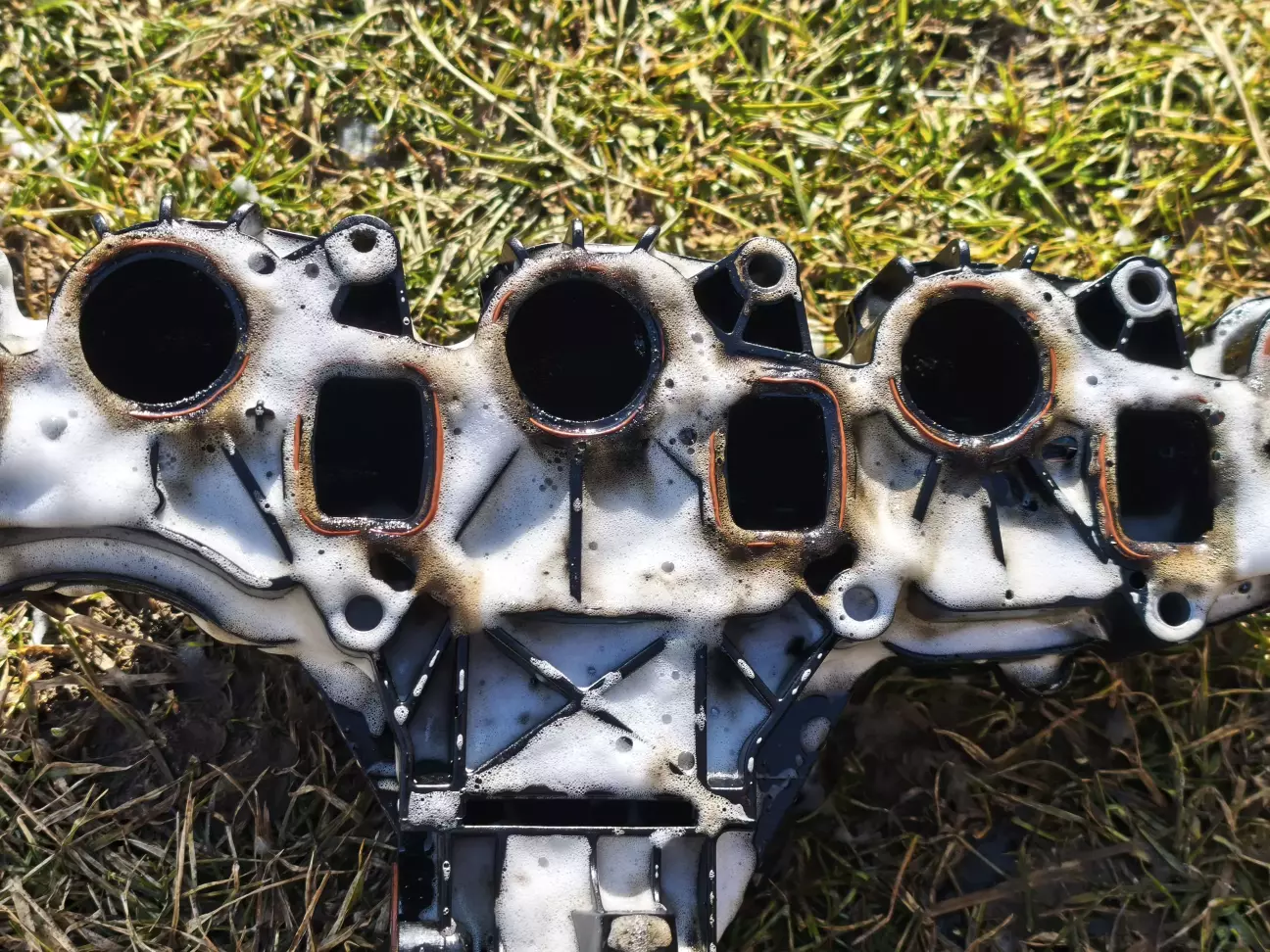 Тут видно як хімія працює з нагаром від сажі