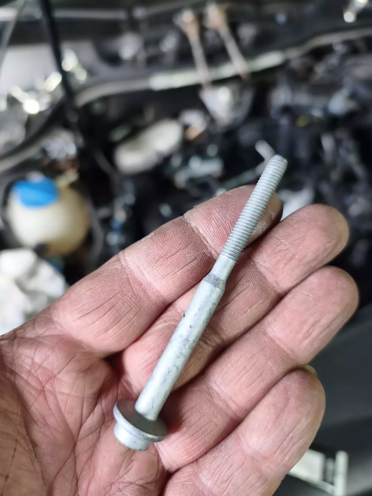 Обов'язково при демонтажі та монтажі форсунок замінювати нові болти. (Хоча декілька раз клав старі але то було з розумом та динамометричним ключем)