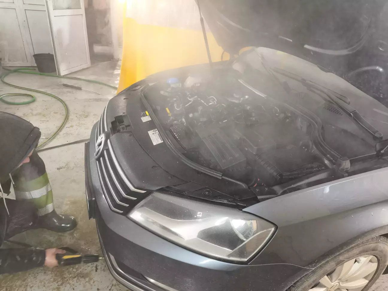 Також мийка двигуна знизу