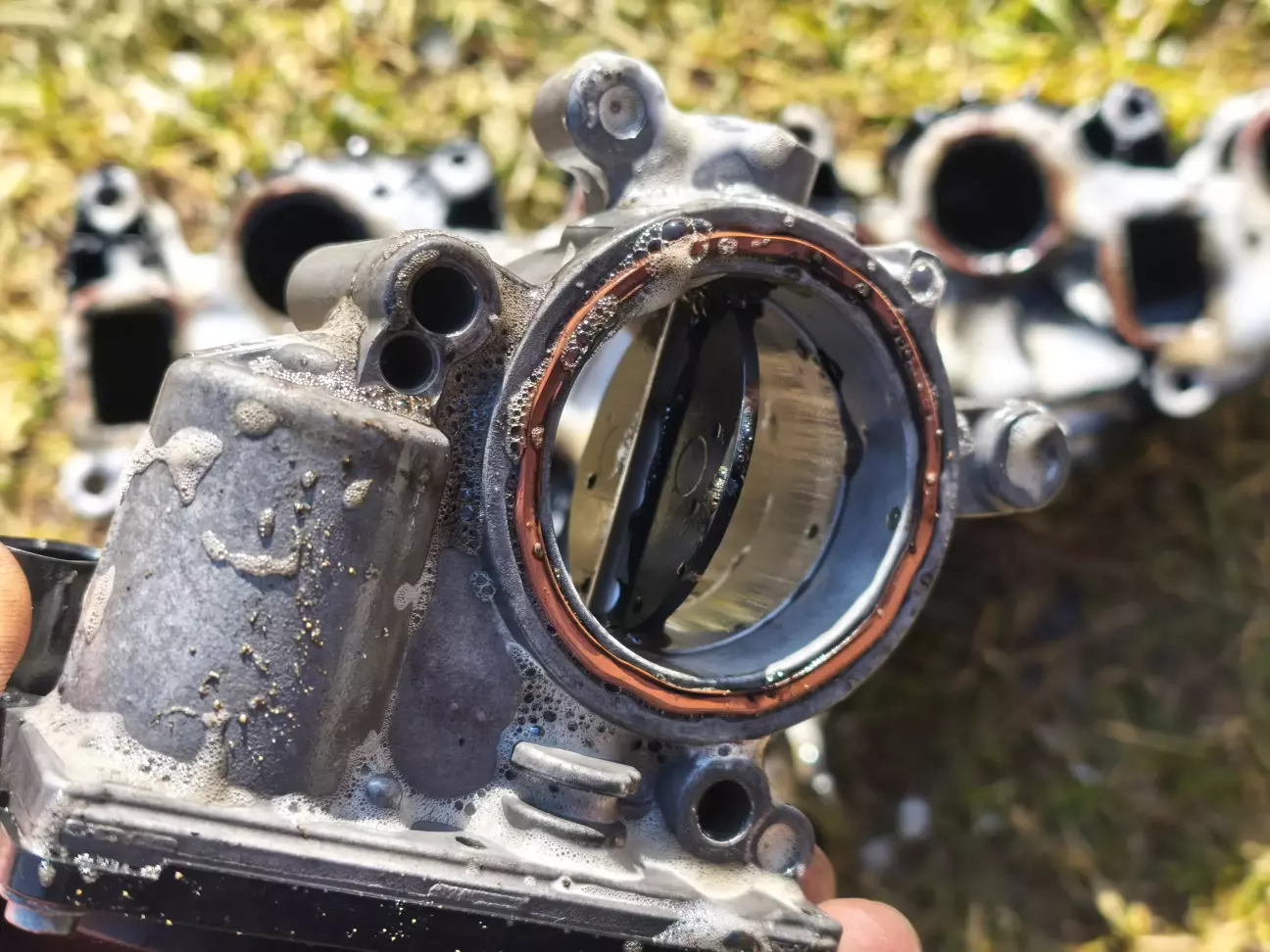 Також на дросельній заслонці