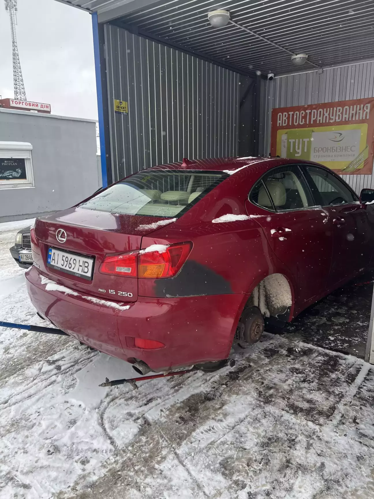 Через два дні вже приїхав на шиномонтаж.