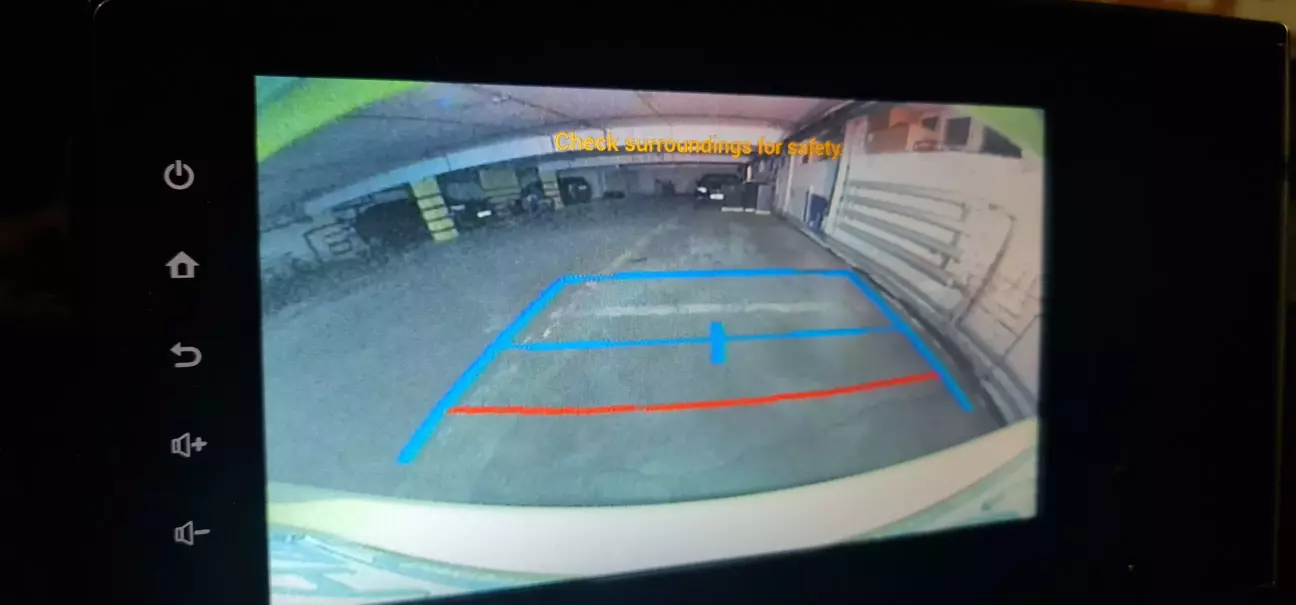 Той самий паркінг, те саме місце але вже робоча тойота