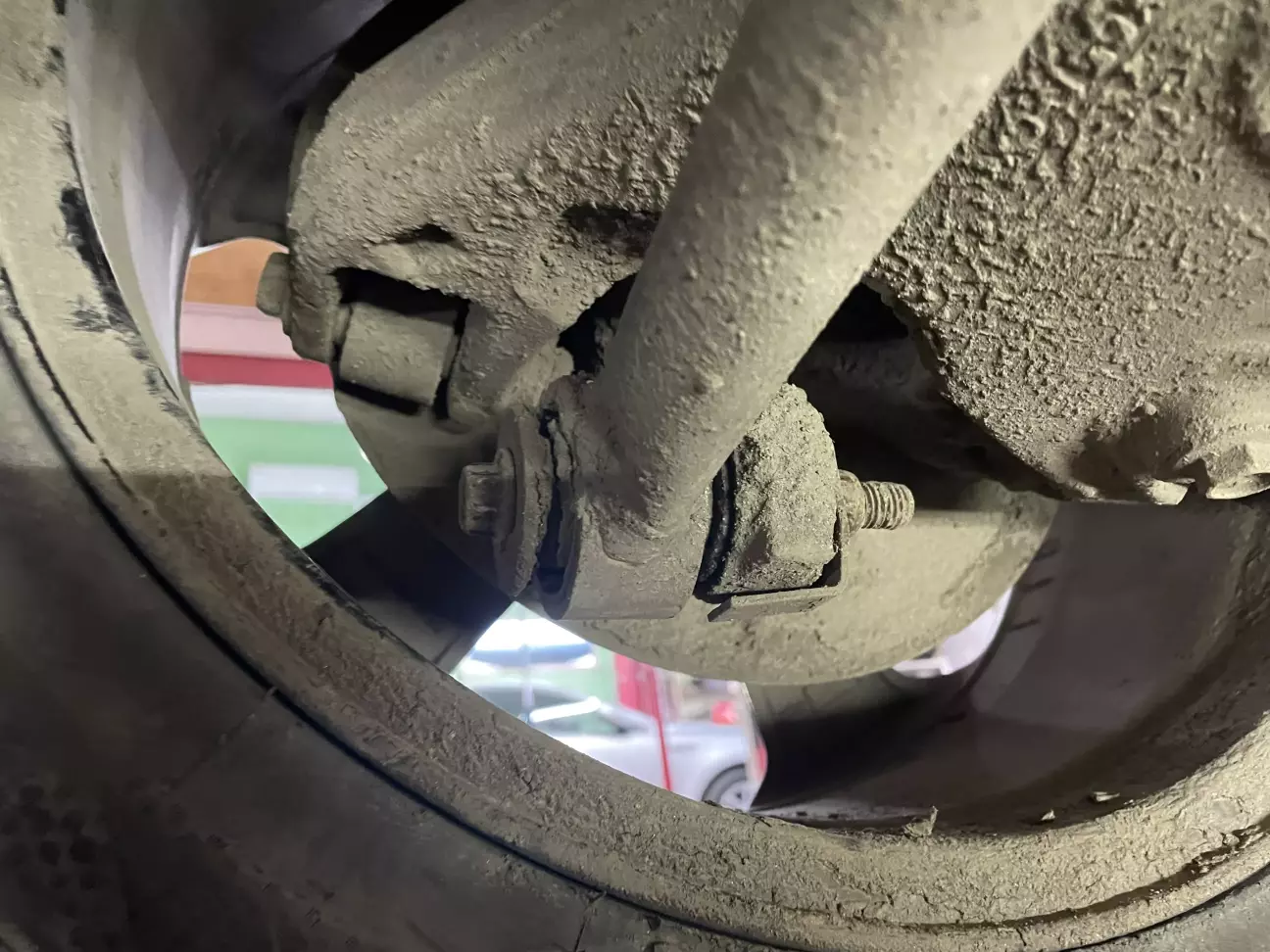 Собственно виновник швыряния задней части авто