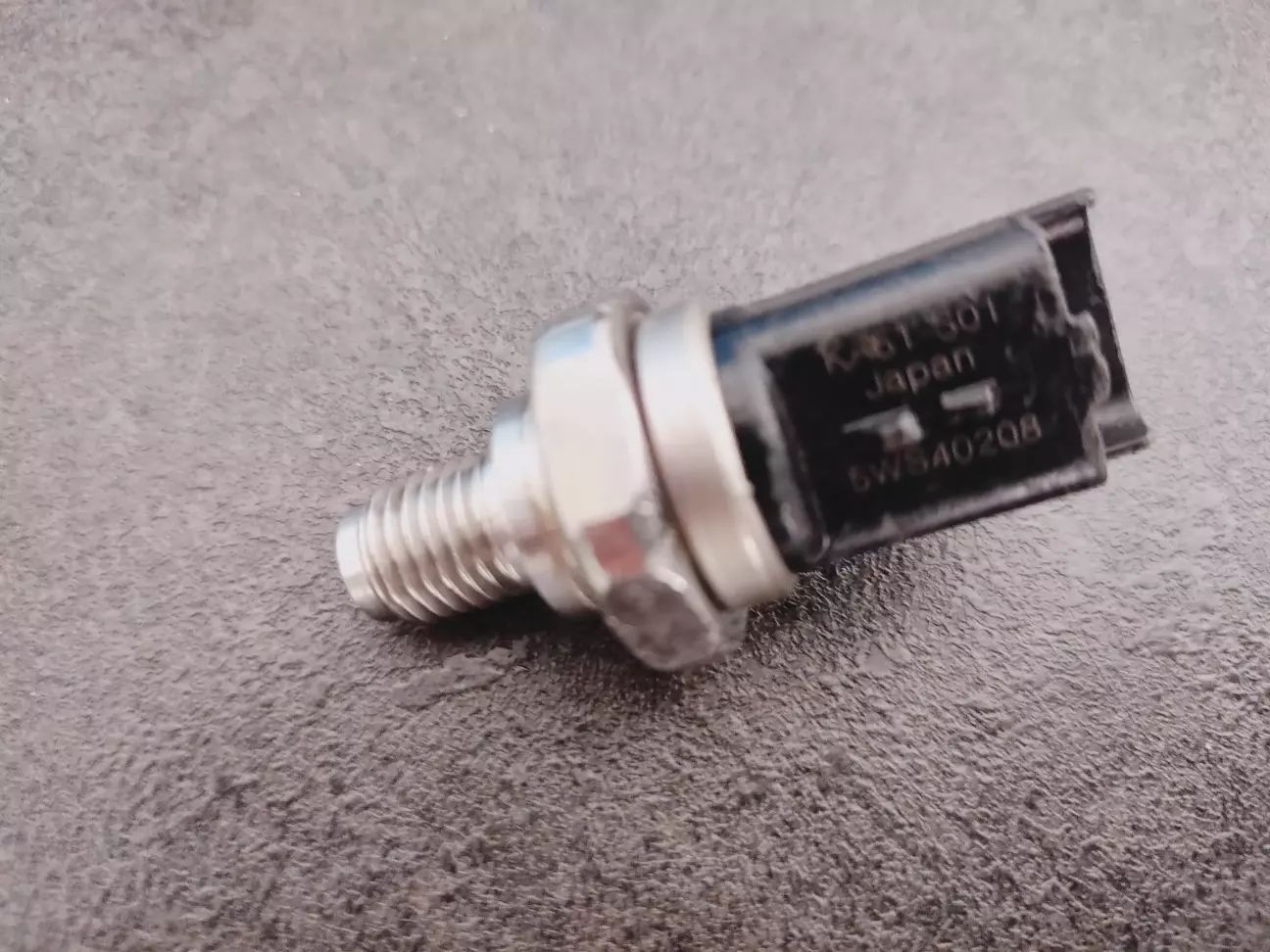 Новий датчик тиску палива 5WS40208