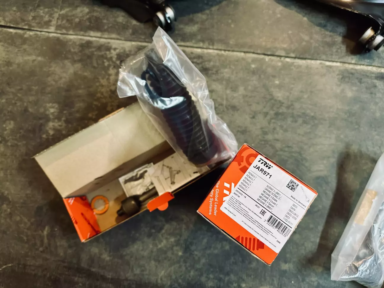 Рульові тяги TRW. Номер запчастини JAR 971.