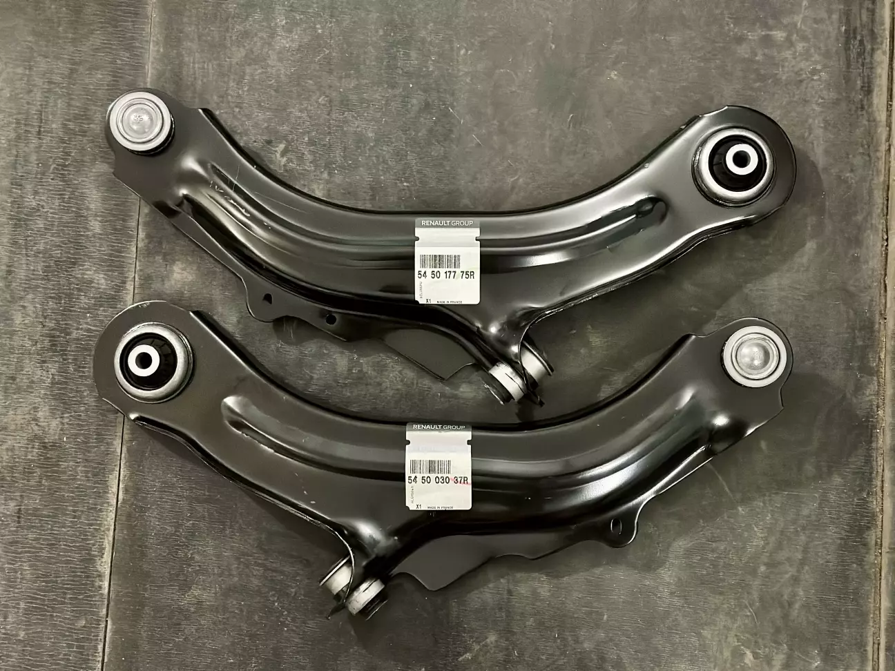 Важіль в зборі звісно оригінал. Оригінальні номери 54 50 177 75R і 54 50 030 37R