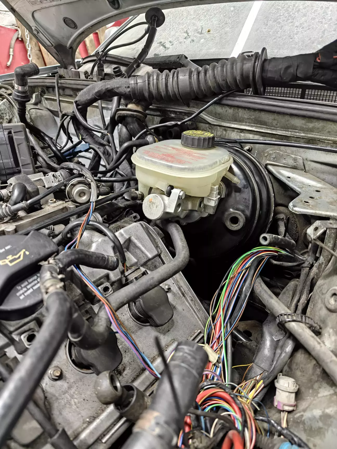 Якщо прикласти, то вроді ок, а прикрутити - впирається в голову