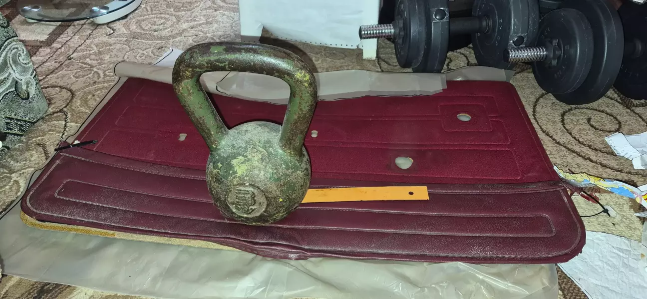 затискаю місце гирею на добу для засихання