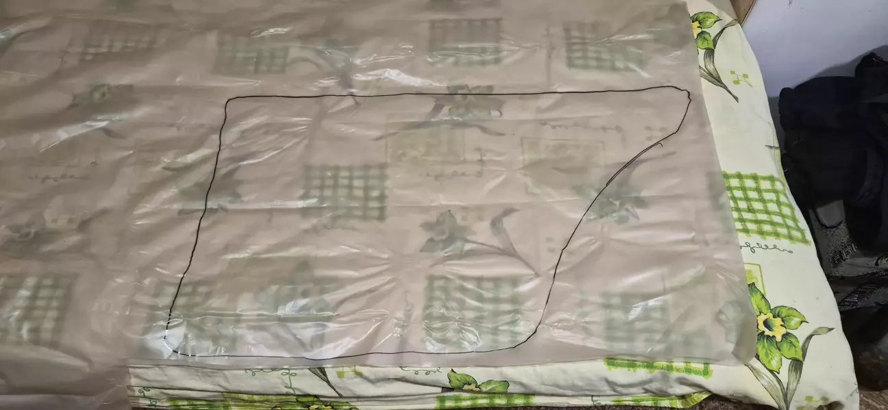 по розмірам карти з плівки вирізається захист звороту