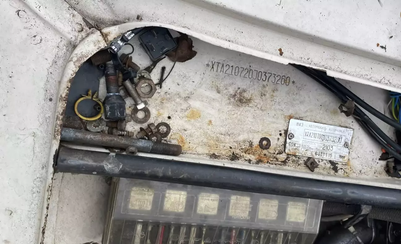 373 тисячний автомобіль, не експортний, додаткові таблички відсутні