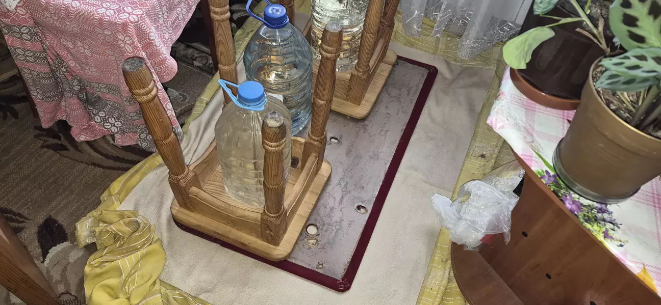 додатково передні карти ще раз пройшли затискання важкими предметами для вирівнювання