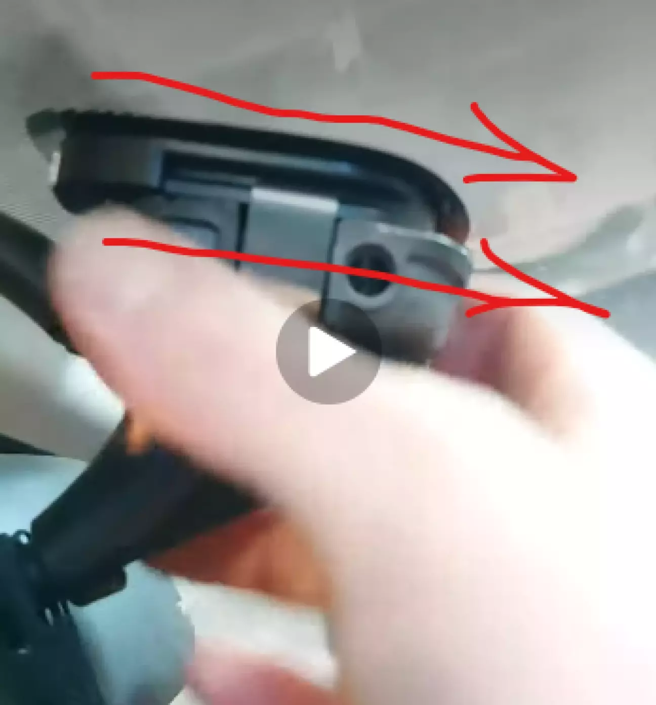 Обережно тягнути дзеркало в напряму стрілки