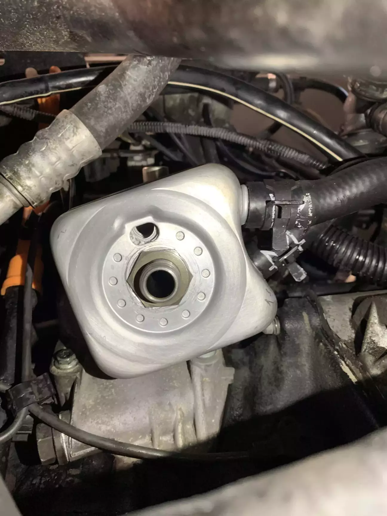 також встановлені нові пружинні хомути, замість закруток