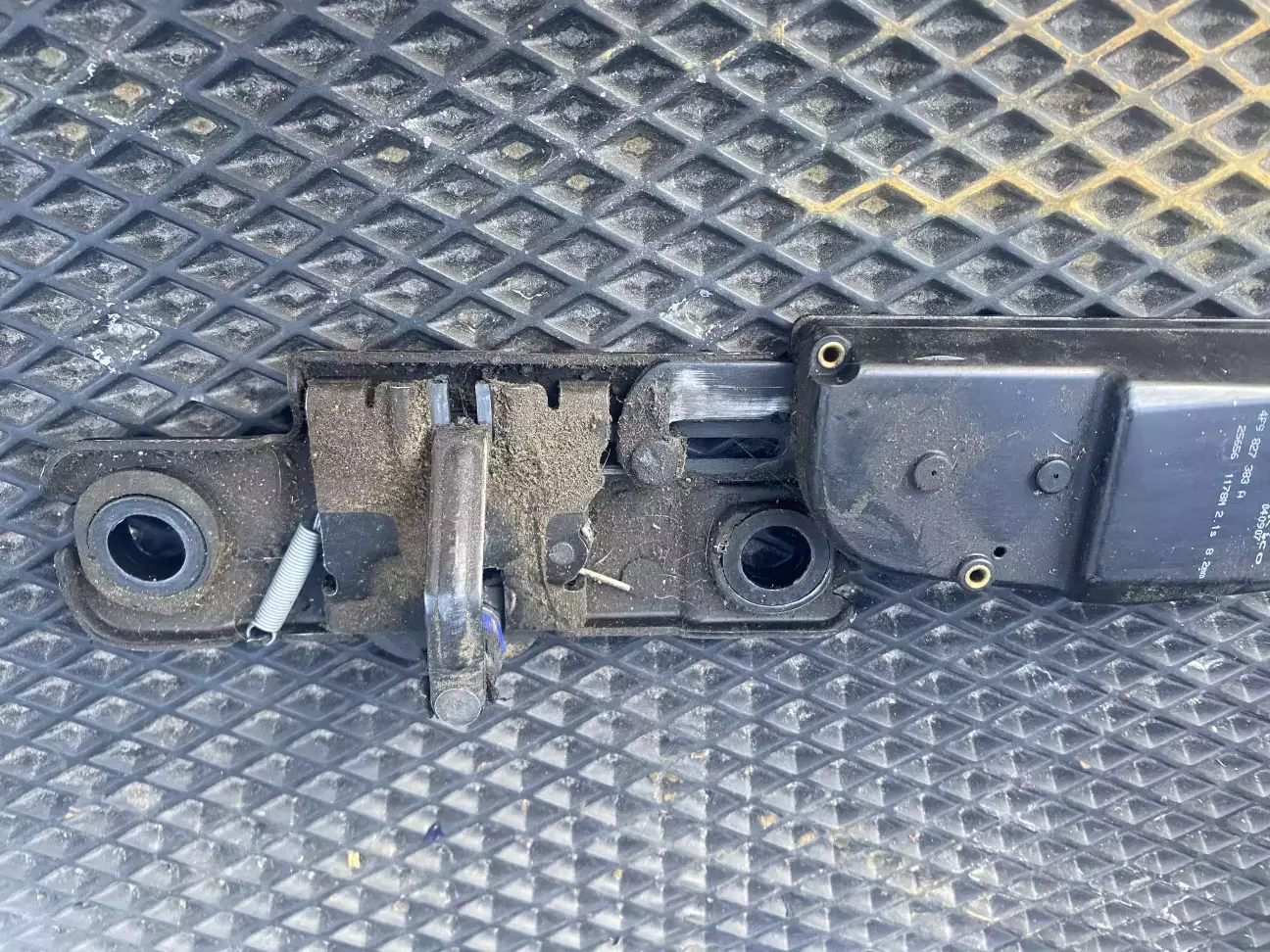 З пружиною але ще не почищений