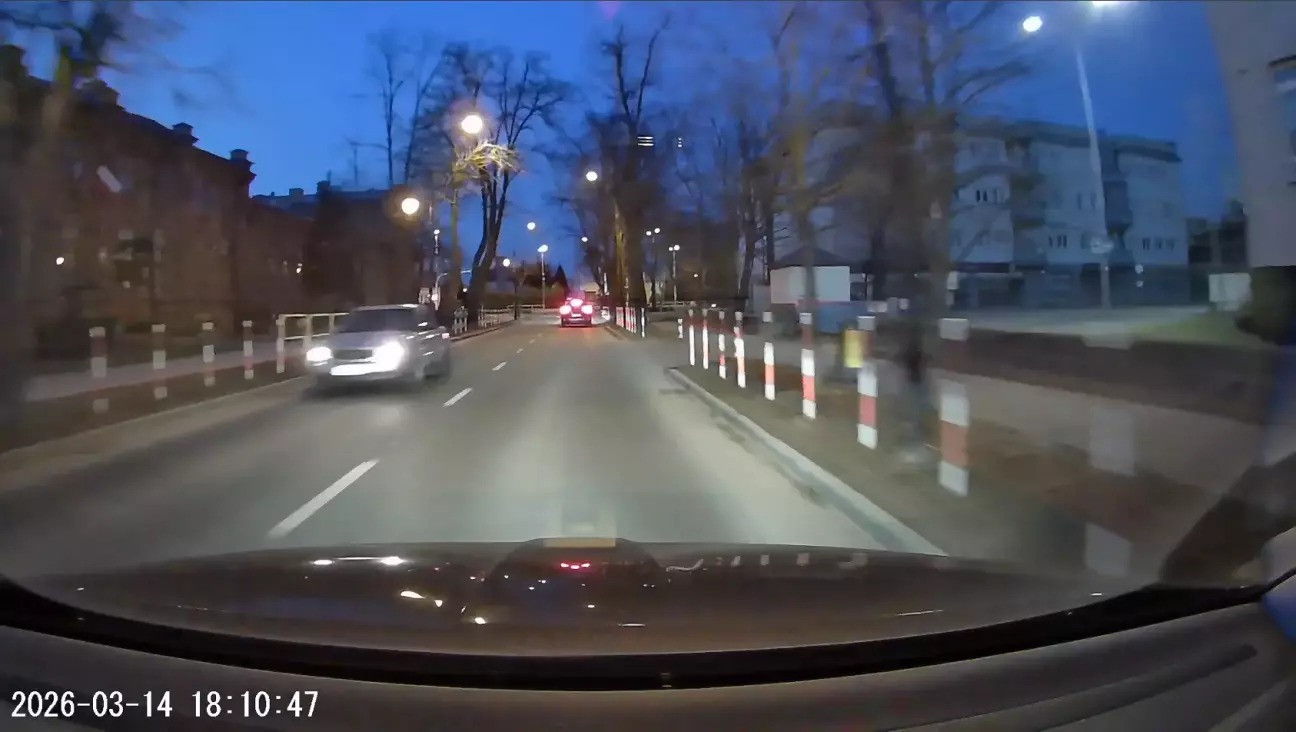 Потемнішало. Все стало ще набагато гірше.