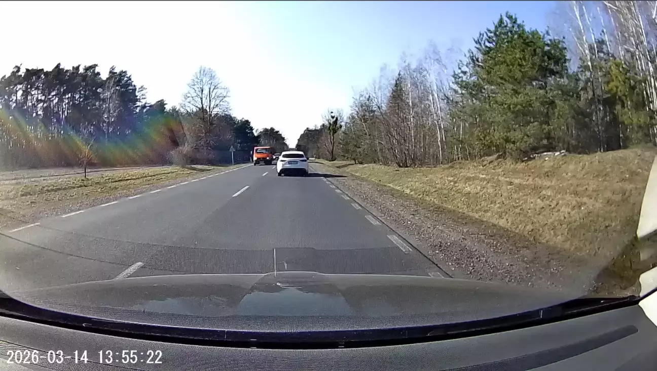 Досить близько - номерів немає