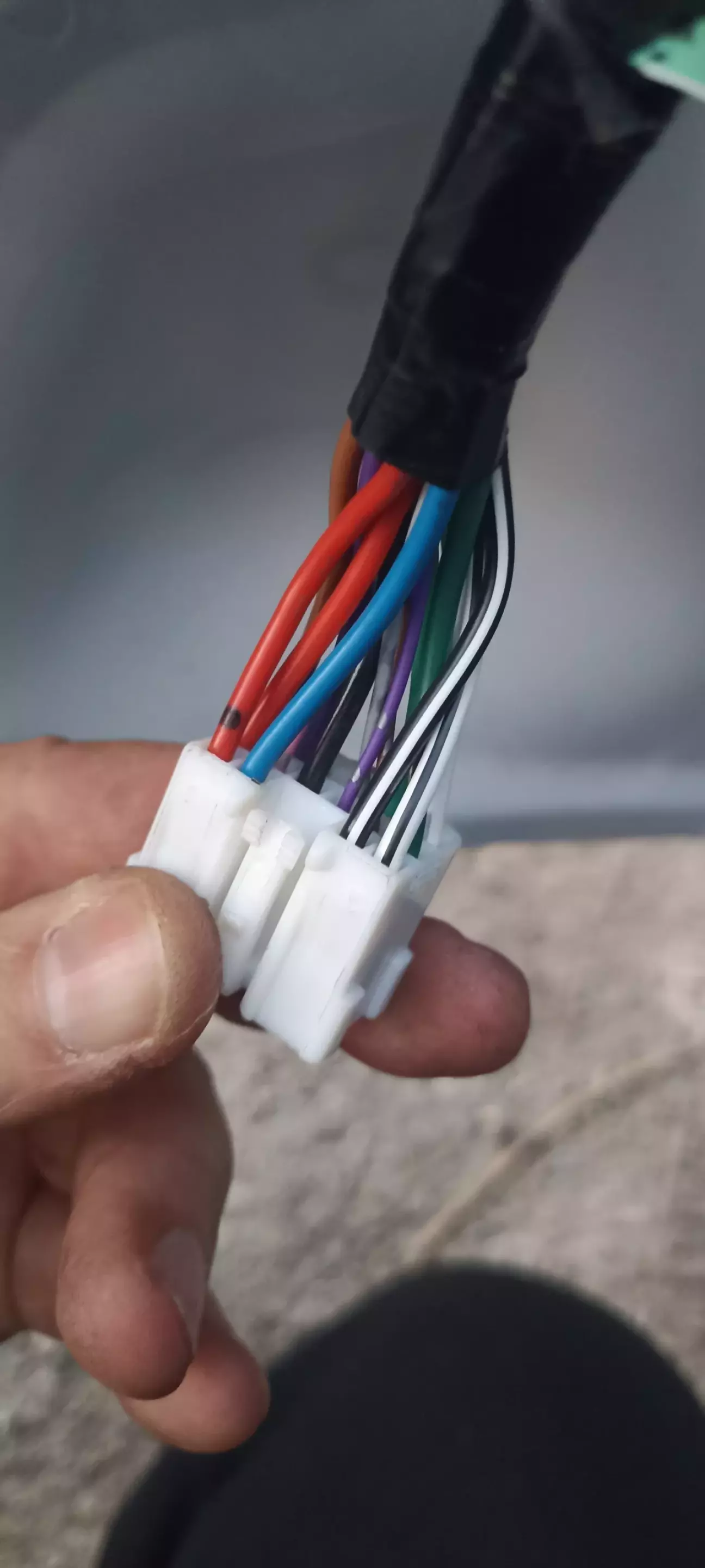 Красний та чорний з другого ряду