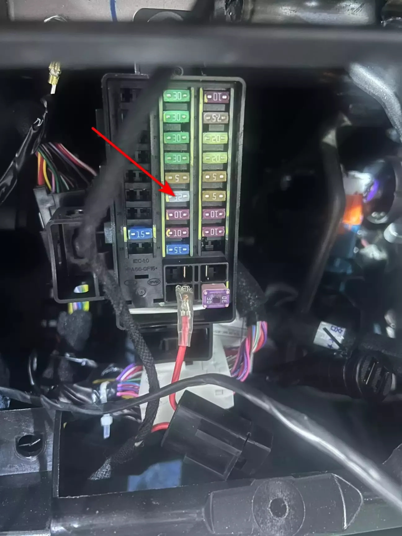 вийняти цей запобіжник і на його місце під'єднати запобіжник доводчиків