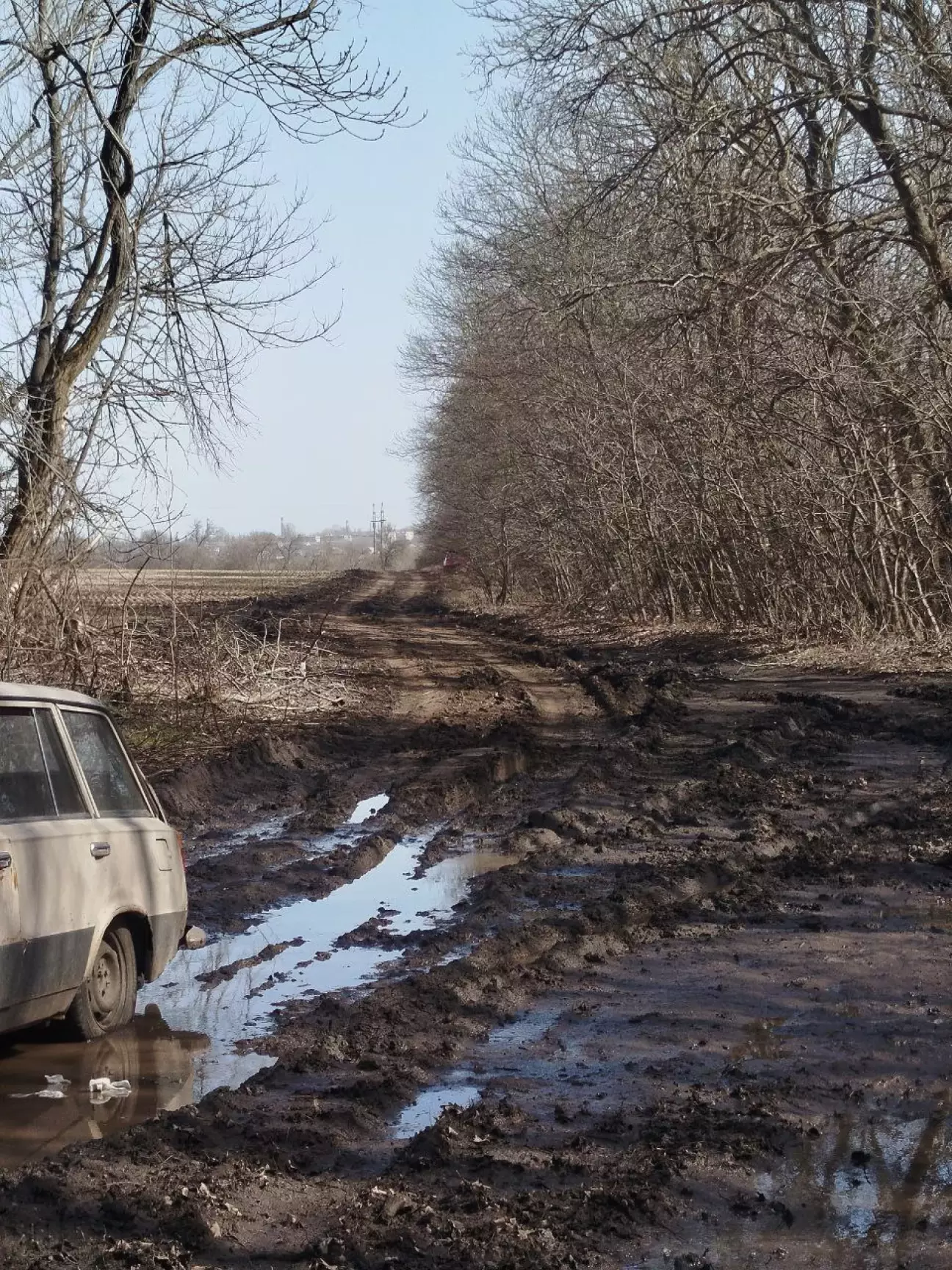 Моя Перлина стоїть в 350 метрах праворуч на фото