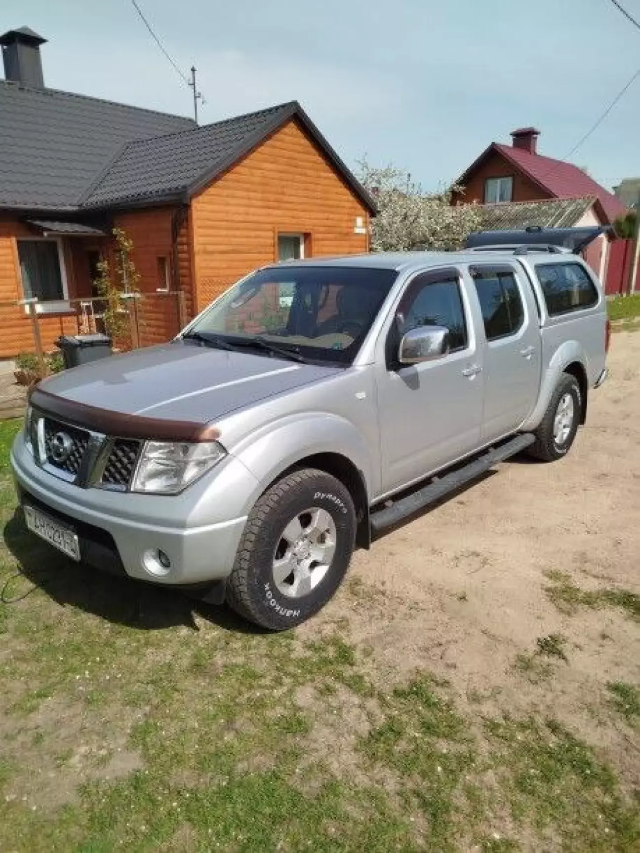 Ось такий був Nissan Navara якщо хто не знає це авто