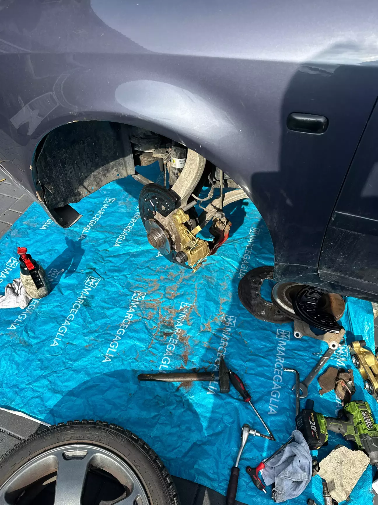 Щитки теж купив нові БВ,відпісочив і пофарбував молотковою фарбою