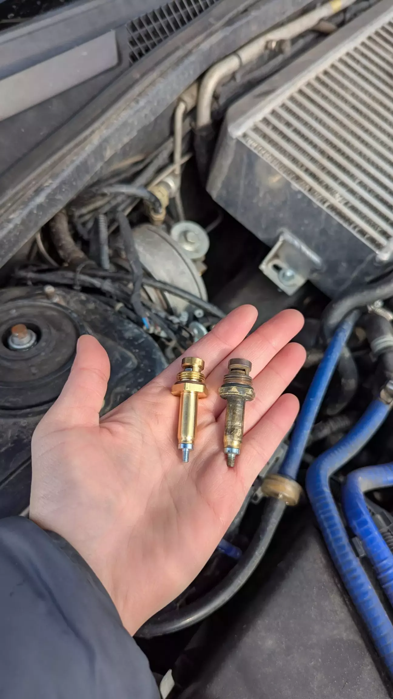 Ще поміняли серцевину електромагнітного клапана той що на редукторі, єлі найшли на лоскі, але проблема пішла, глюче ще іноді, але то якщо не навалювати то все ок і так 0.5 бара стоїть, на газу намагаюсь їздити без буста