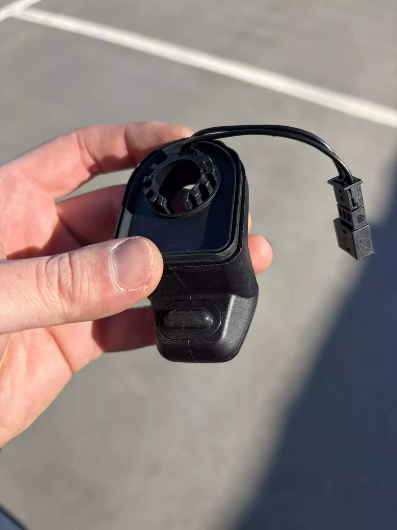 новая кнопка с пластиковой втулкой которая не закиснет со временем