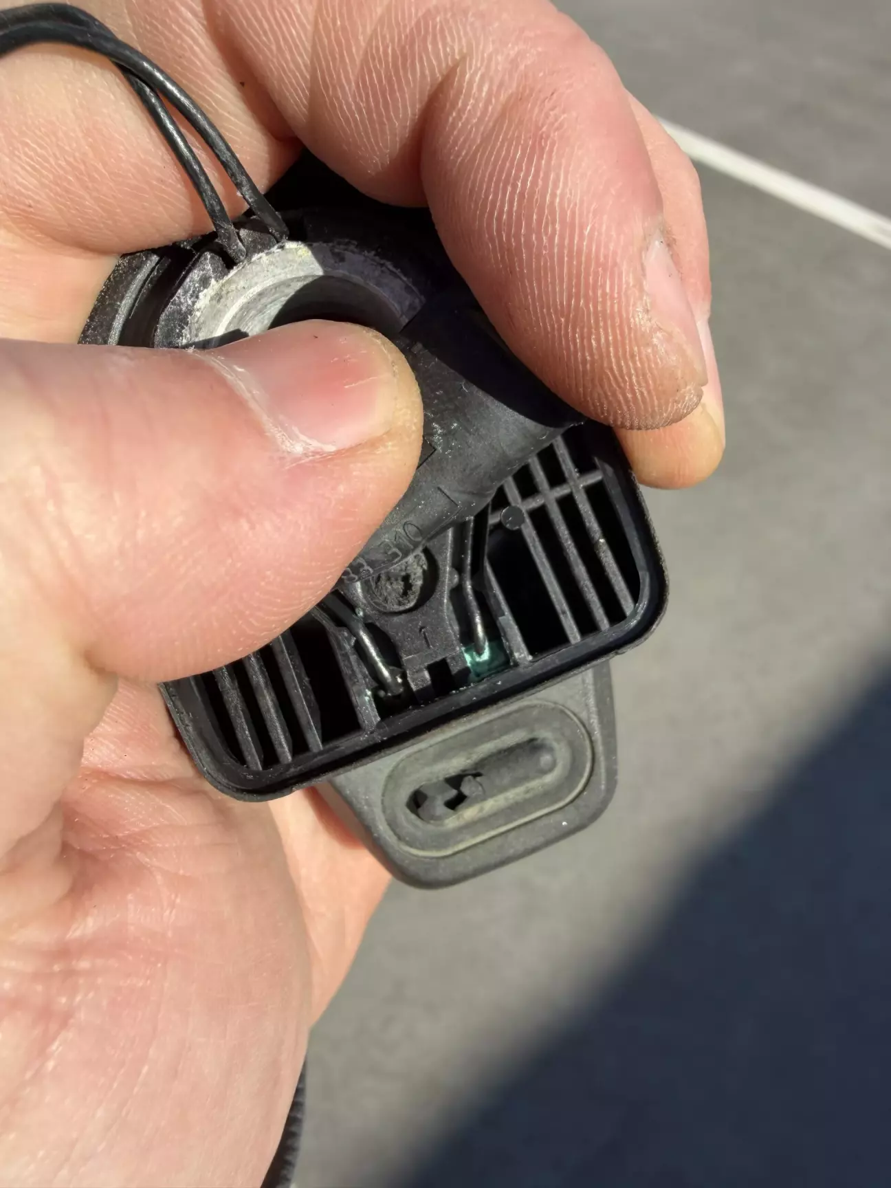 Ну и тут видно что вода в кнопку попадала уже давно