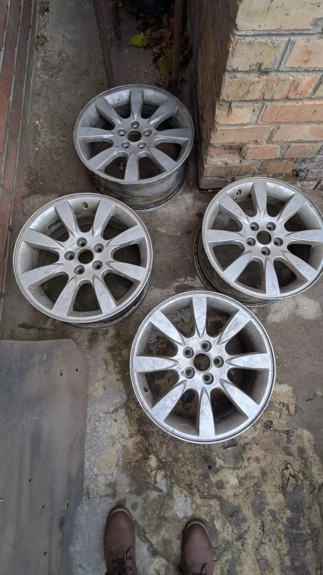 Є ще отакі, але один вісімка і один варений, щось вони нікому не потрібні, тому і ці під фарбування, зроблю з них якийсь яд на літо😈😅