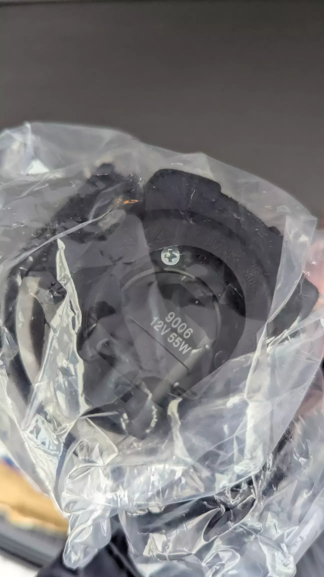 Будь-які лампочки там будуть для краси, бо відбиває хто куди 🫣 Стоять для понту😅 Ну по крайній мірі у мене точно, бо різниці що з ними що без них нема 🥲