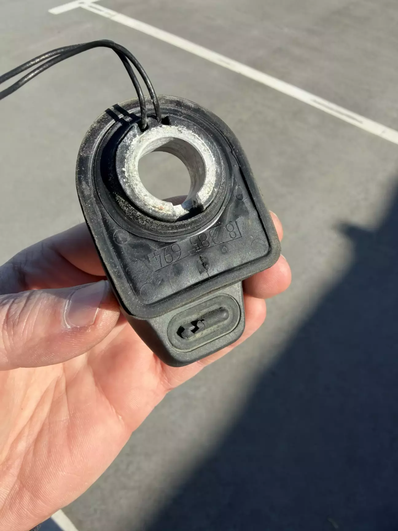 старая кнопка, видно повреждение защитного покрытия самой кнопки