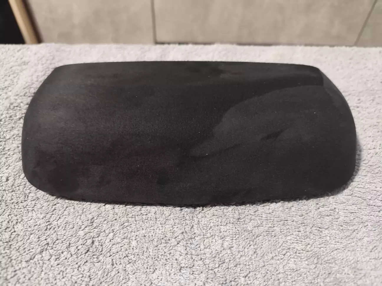 Обезжирюемо поверхню пластику антисиліконом і починаємо клеїти