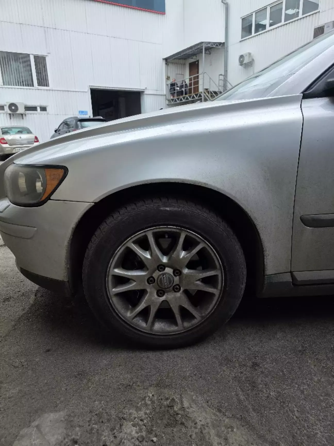 Вот на новых пружинах уже, на старых (есть фото) смотрел - практически также само.