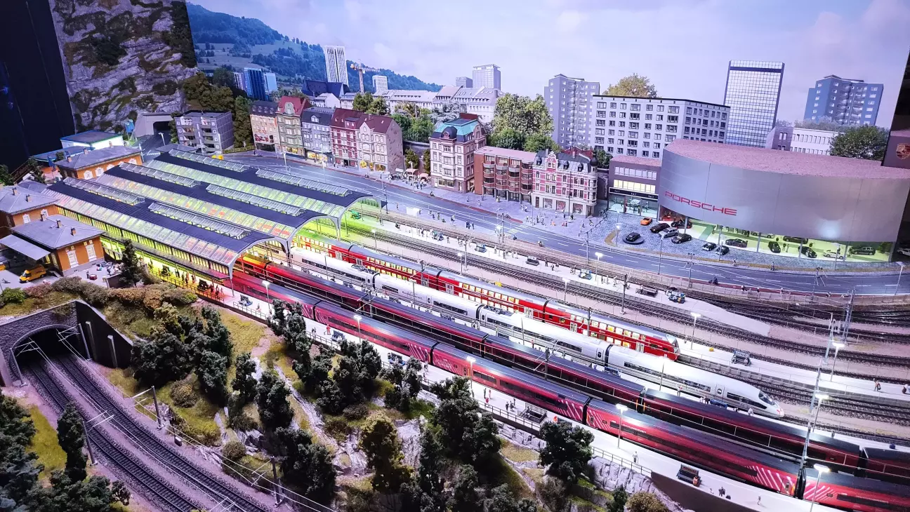 залізничний вокзал біля заводу